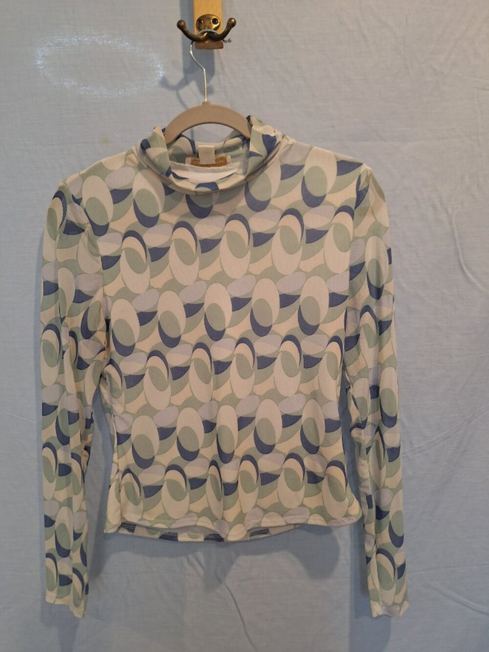 - Monteau lightweight turtleneck large